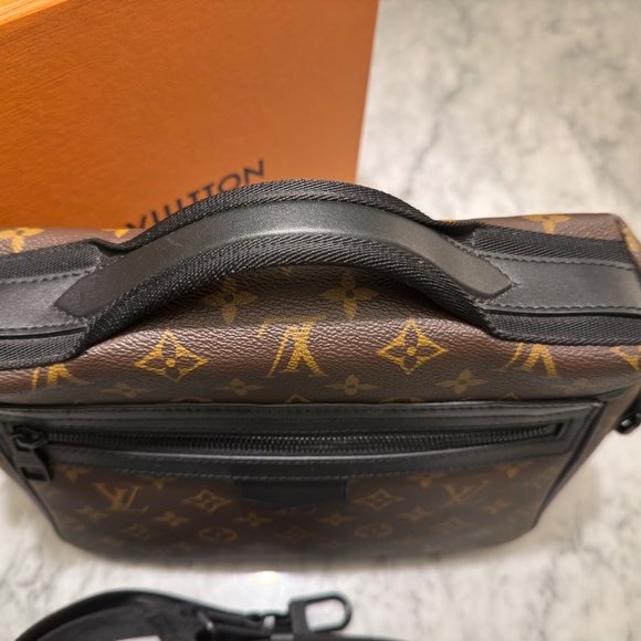 AUTHENTIC Louis Vuitton Trail Messenger Monogram Macassar M46972 MSRP $3,400 - Picture 7 of 8